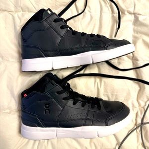 On Running The Roger Mid Women’s Size 8 Black